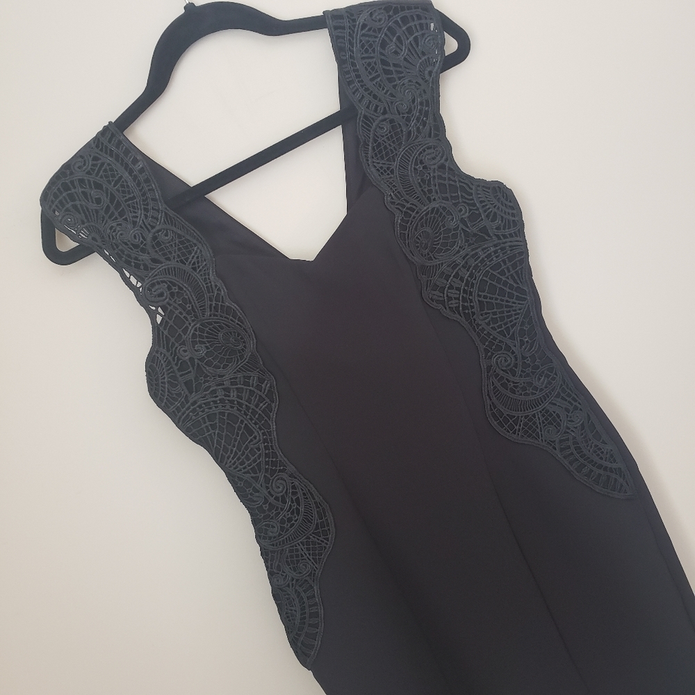 LE CHATEAU - Lace V-Neck Cocktail Dress